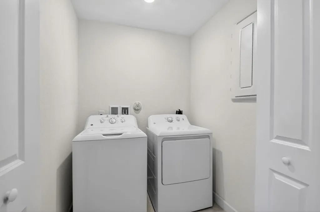 6933 N Harbours Edge Avenue Lake Worth FL 33467