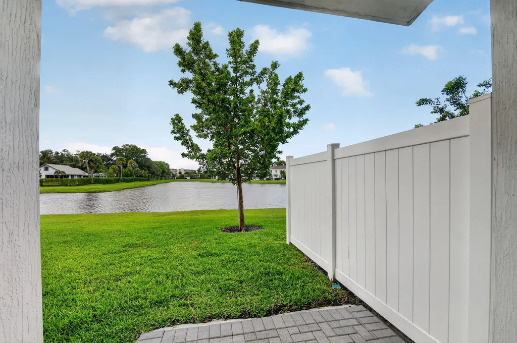 6933 N Harbours Edge Avenue Lake Worth FL 33467