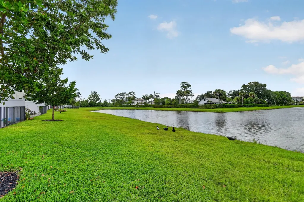 6933 N Harbours Edge Avenue Lake Worth FL 33467