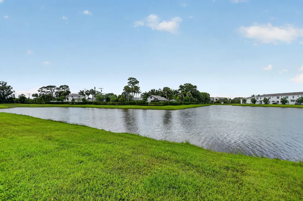 6933 N Harbours Edge Avenue Lake Worth FL 33467