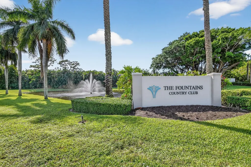 6933 N Harbours Edge Avenue Lake Worth FL 33467