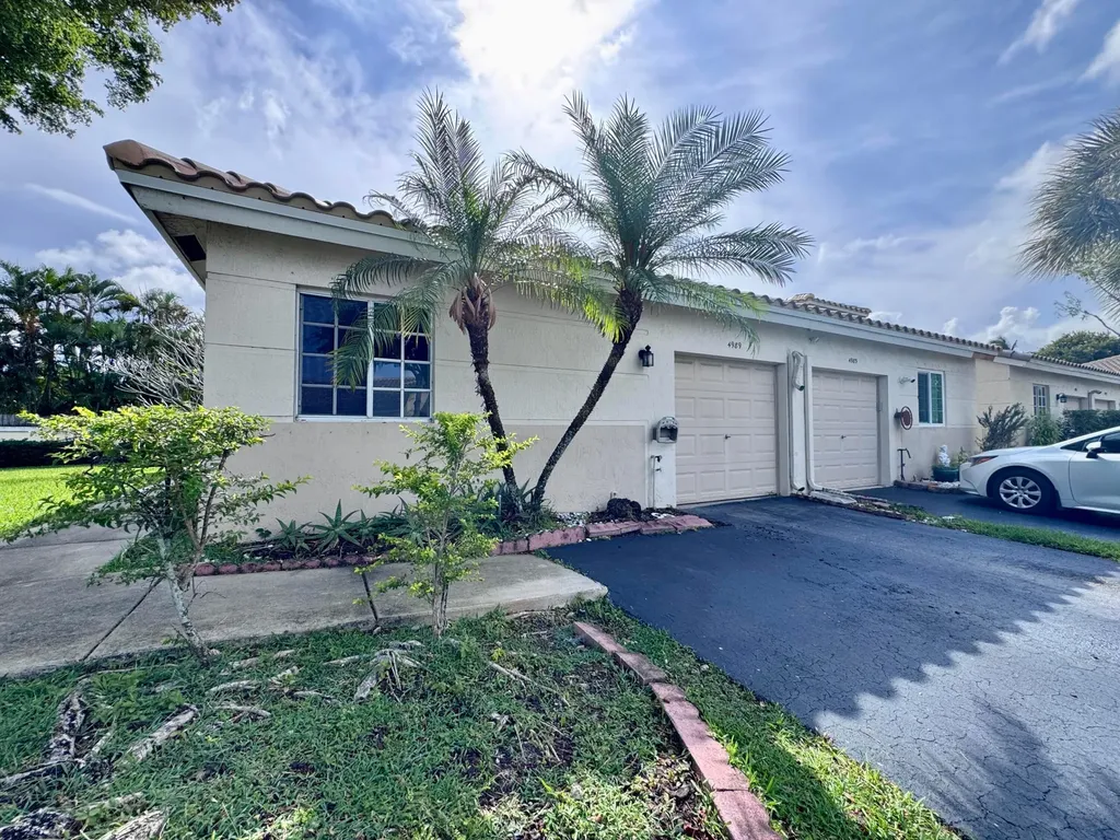 4989 SW 32nd Terrace Dania Beach FL 33312