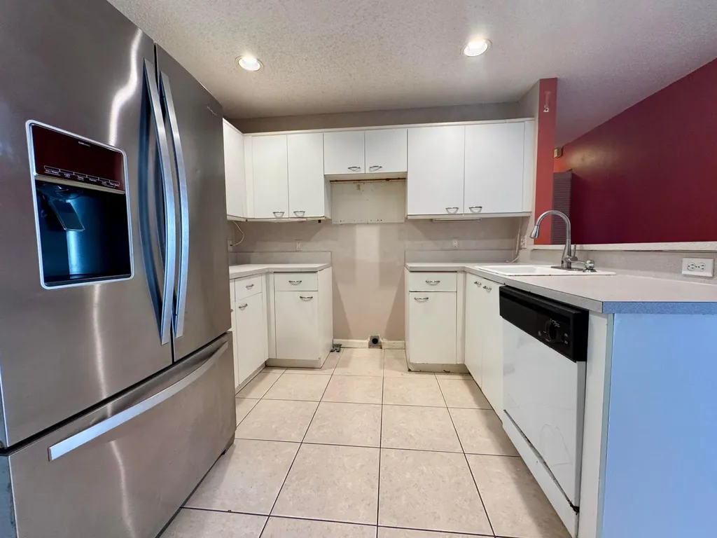 4989 SW 32nd Terrace Dania Beach FL 33312
