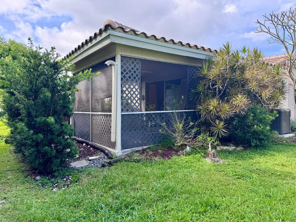 4989 SW 32nd Terrace Dania Beach FL 33312