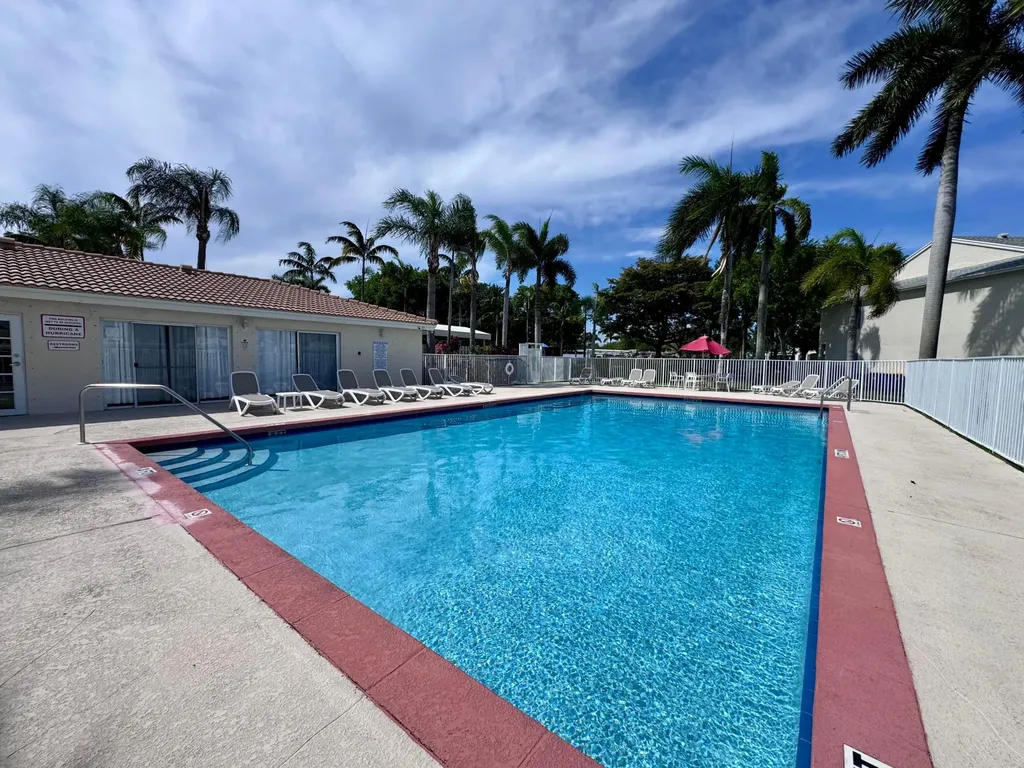 4989 SW 32nd Terrace Dania Beach FL 33312