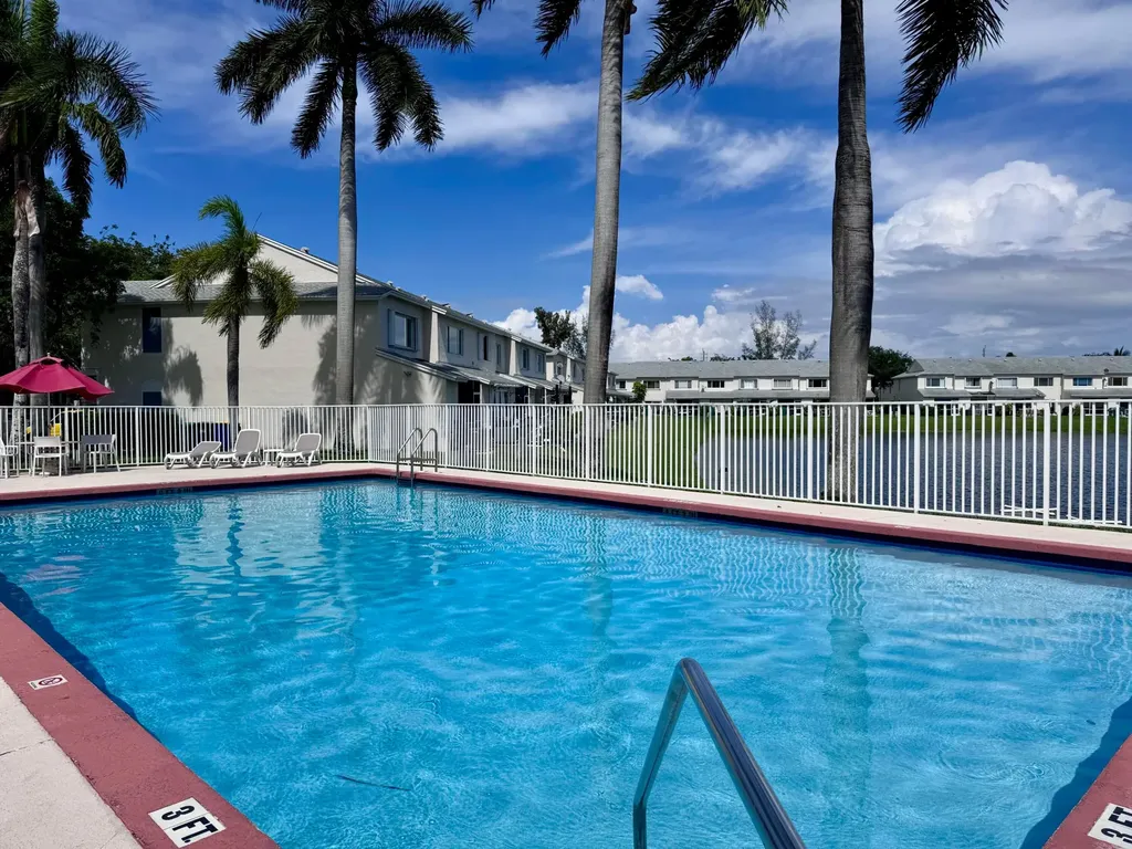 4989 SW 32nd Terrace Dania Beach FL 33312