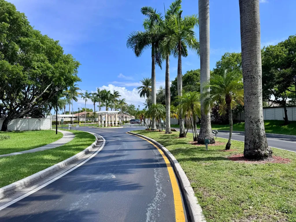 4989 SW 32nd Terrace Dania Beach FL 33312