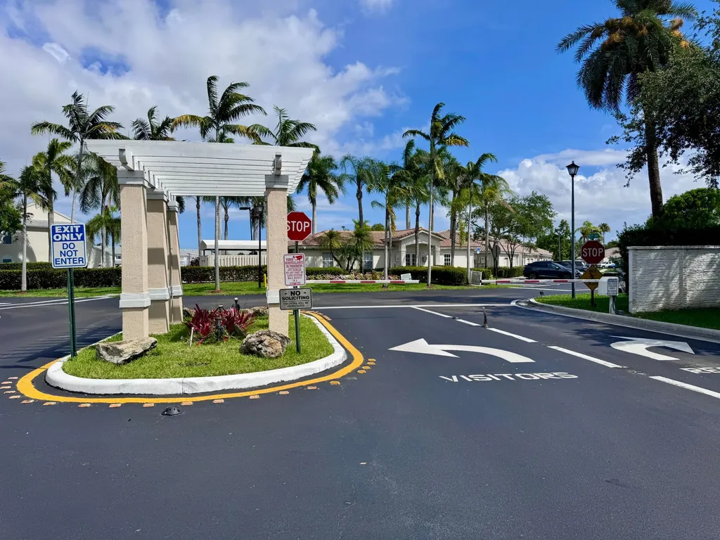 4989 SW 32nd Terrace Dania Beach FL 33312