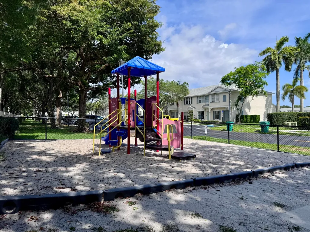 4989 SW 32nd Terrace Dania Beach FL 33312