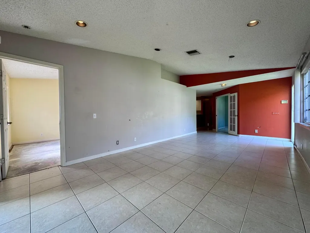 4989 SW 32nd Terrace Dania Beach FL 33312