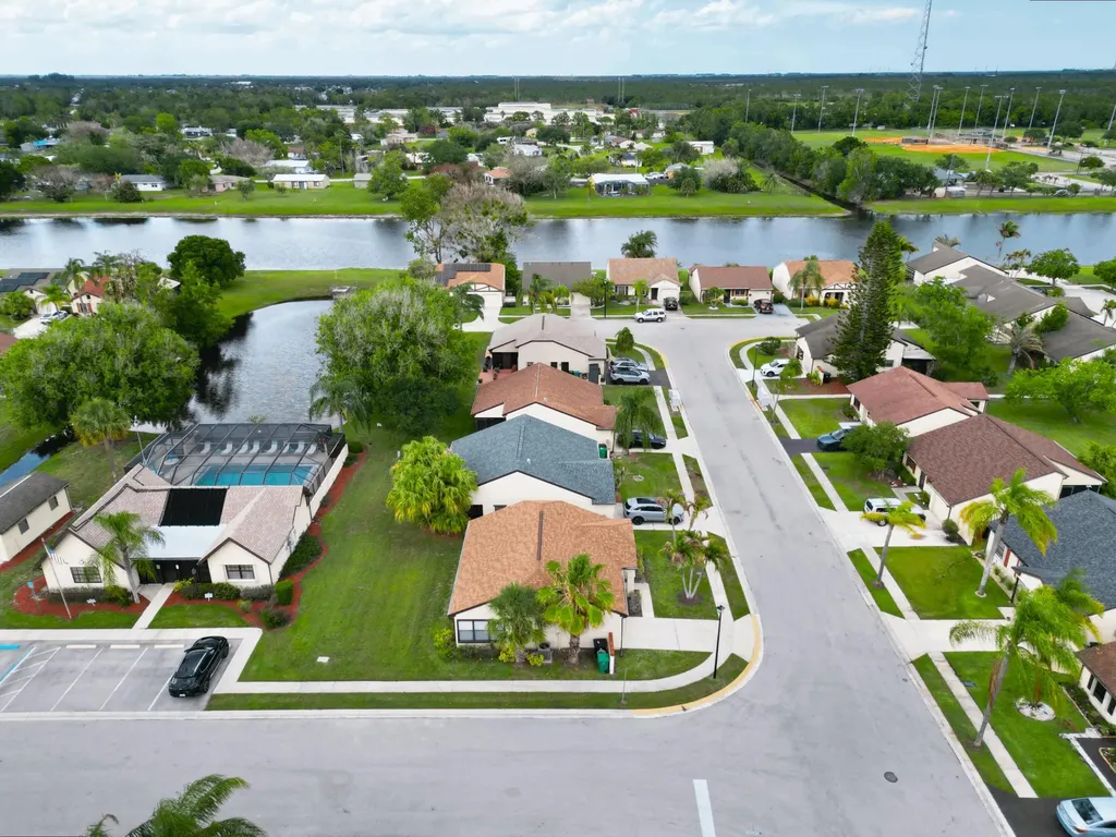 2242 SE Breckenridge Circle Port St Lucie FL 34952