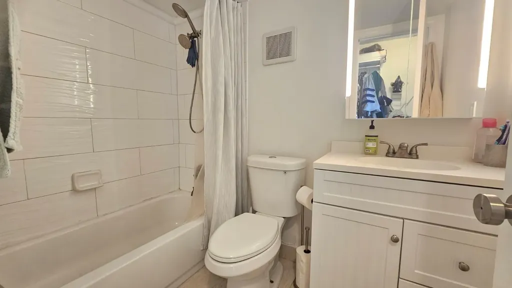 9235 Lagoon Place Davie FL 33324