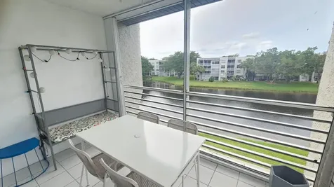 9235 Lagoon Place Davie FL 33324