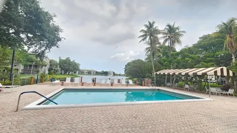 9235 Lagoon Place Davie FL 33324