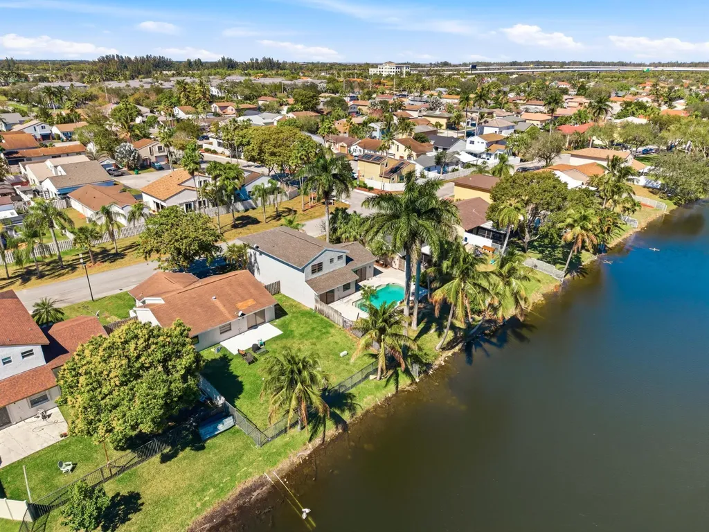 820 Rock Hill Avenue Davie FL 33325