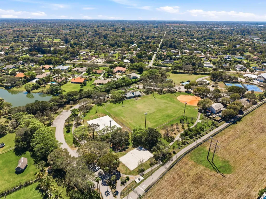 820 Rock Hill Avenue Davie FL 33325