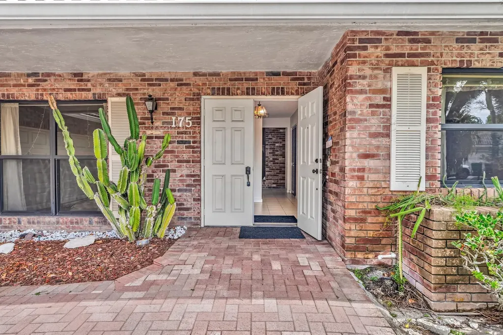 175 NW 84th Way Coral Springs FL 33071