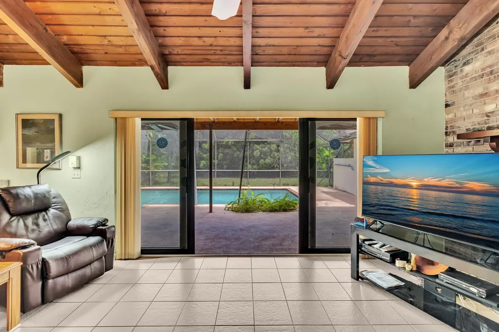175 NW 84th Way Coral Springs FL 33071