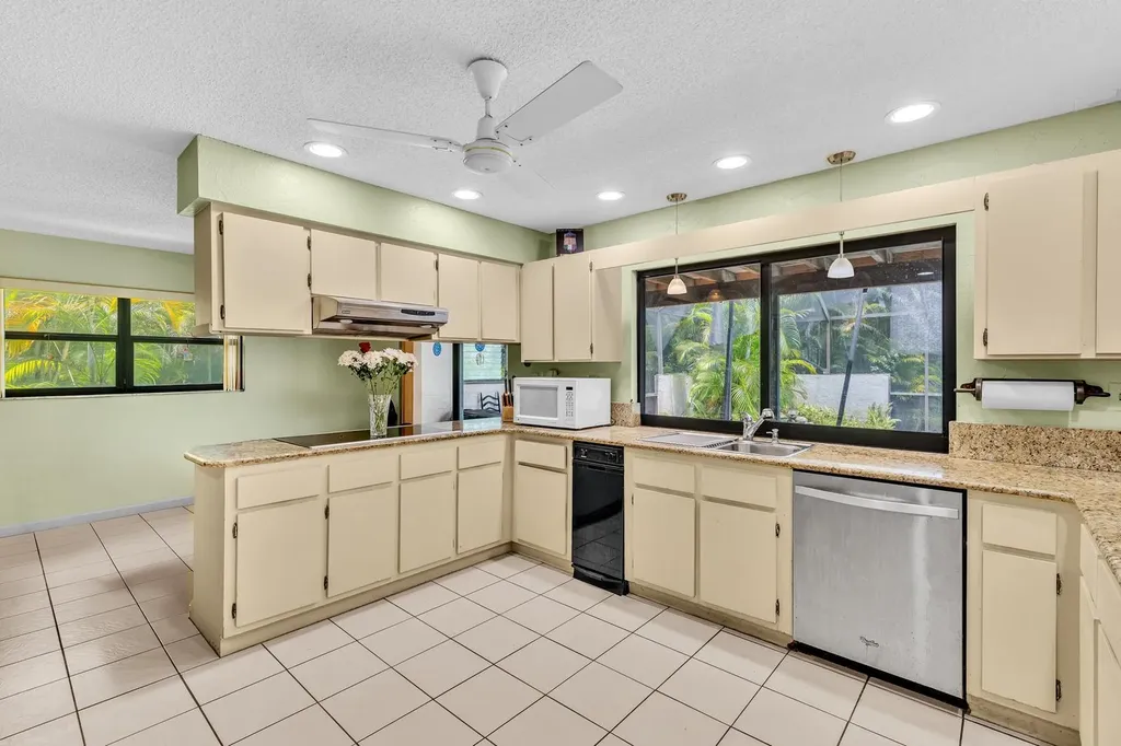 175 NW 84th Way Coral Springs FL 33071
