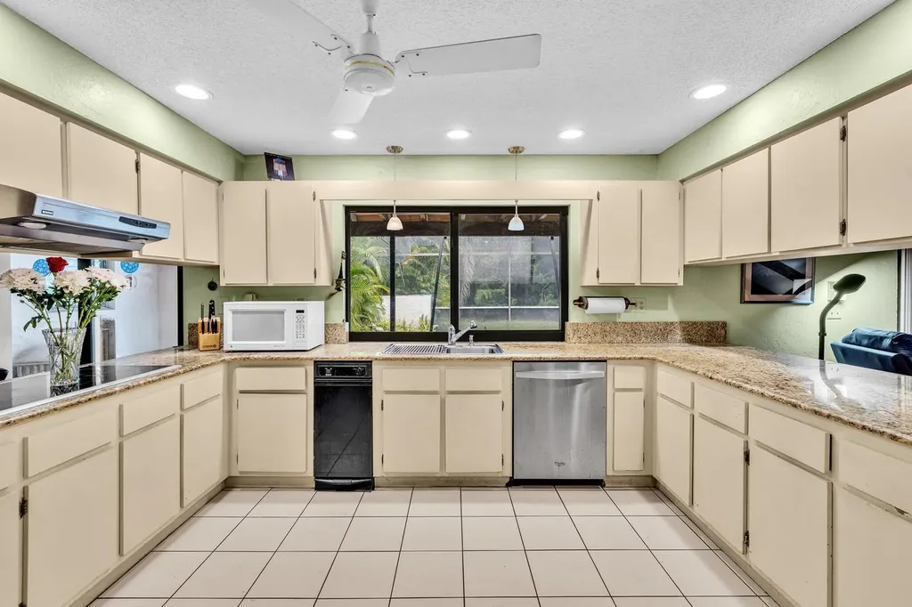 175 NW 84th Way Coral Springs FL 33071
