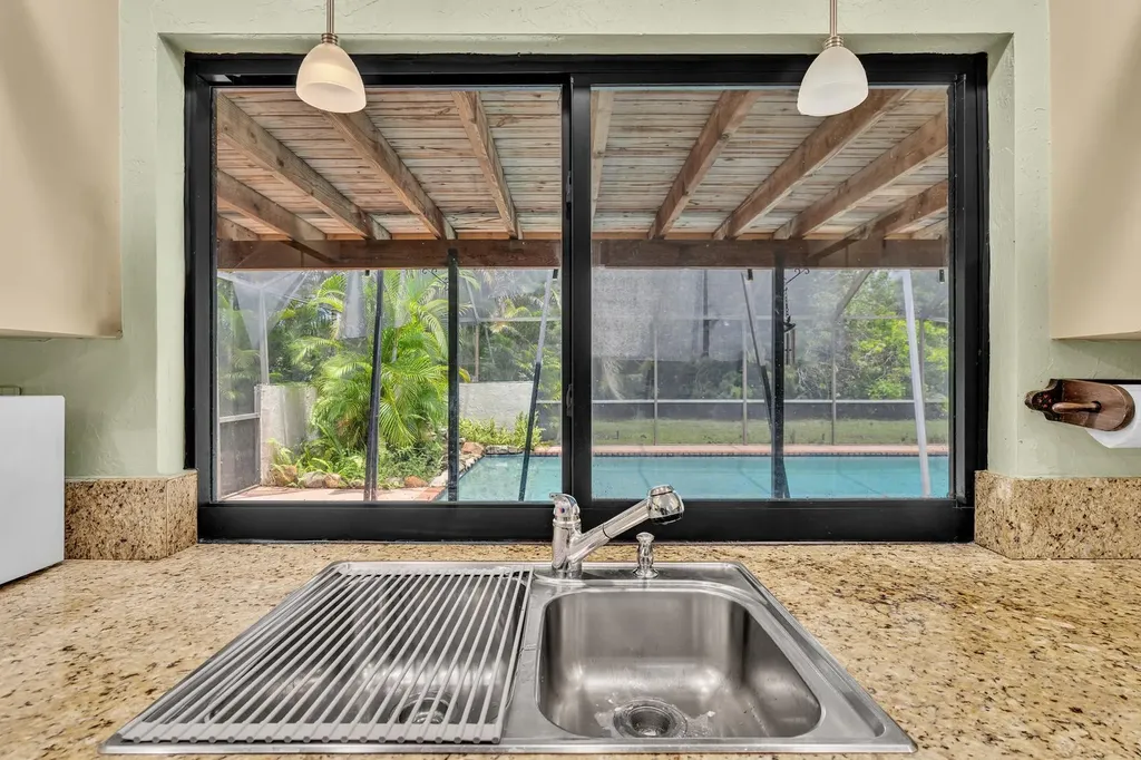 175 NW 84th Way Coral Springs FL 33071