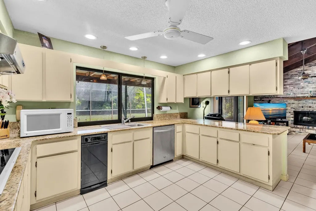 175 NW 84th Way Coral Springs FL 33071