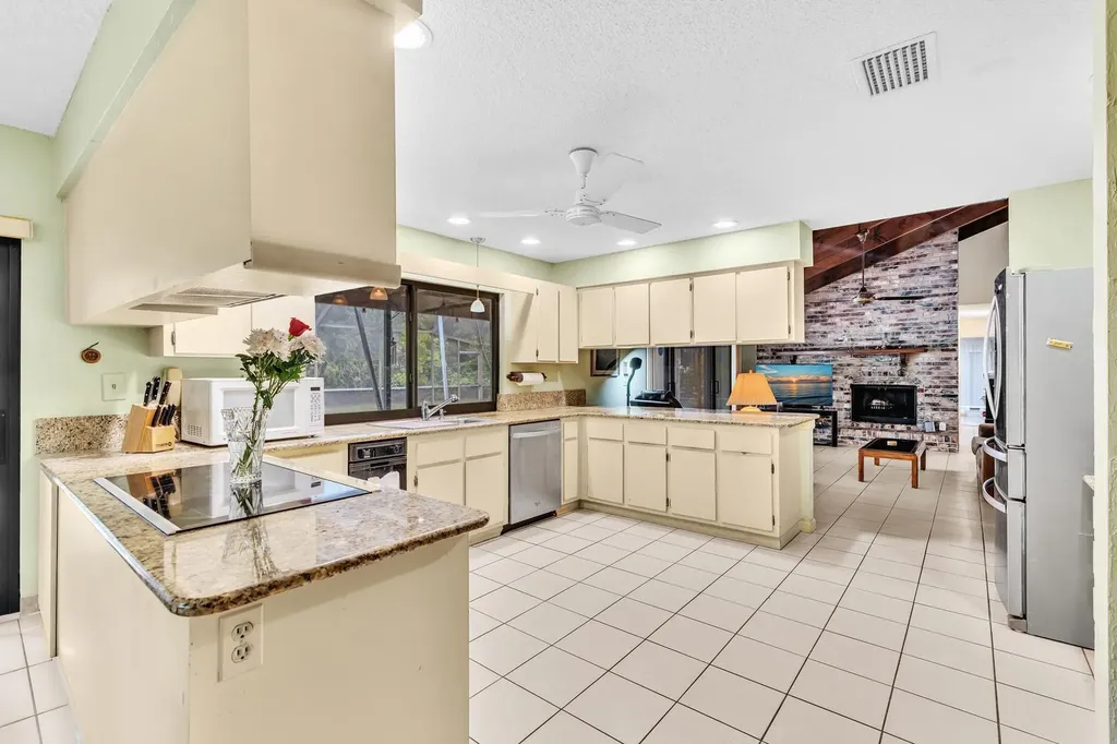 175 NW 84th Way Coral Springs FL 33071