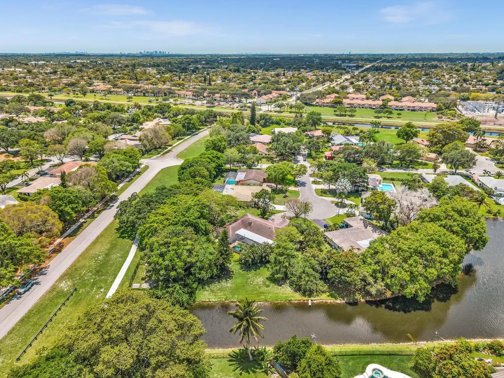 175 NW 84th Way Coral Springs FL 33071