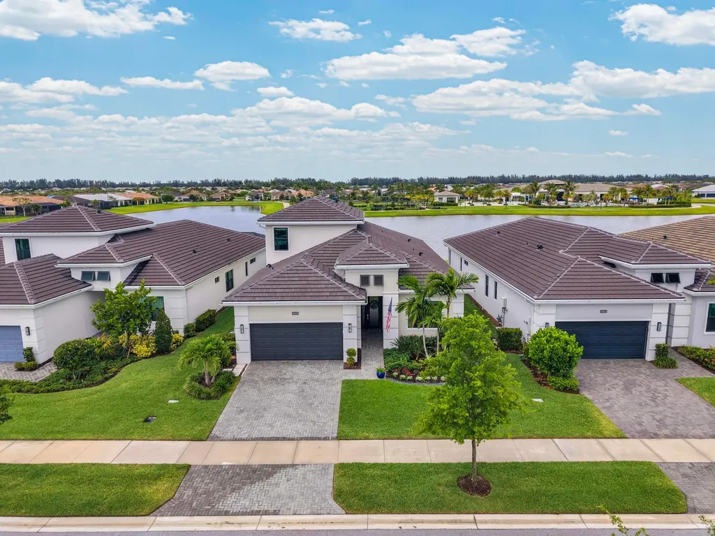 15829 Key Biscayne Westlake FL 33470