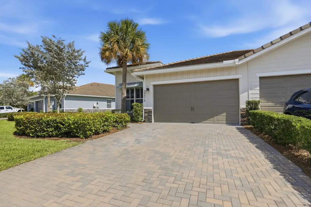 19518 Weathervane Way The Acreage FL 33470