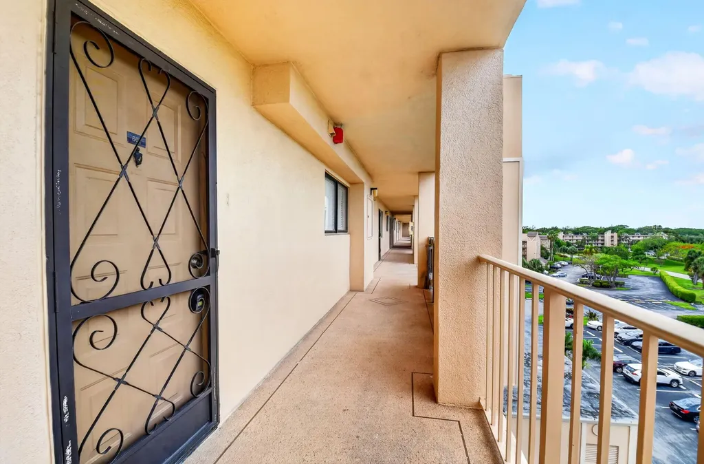 6866 Huntington Lane Delray Beach FL 33446
