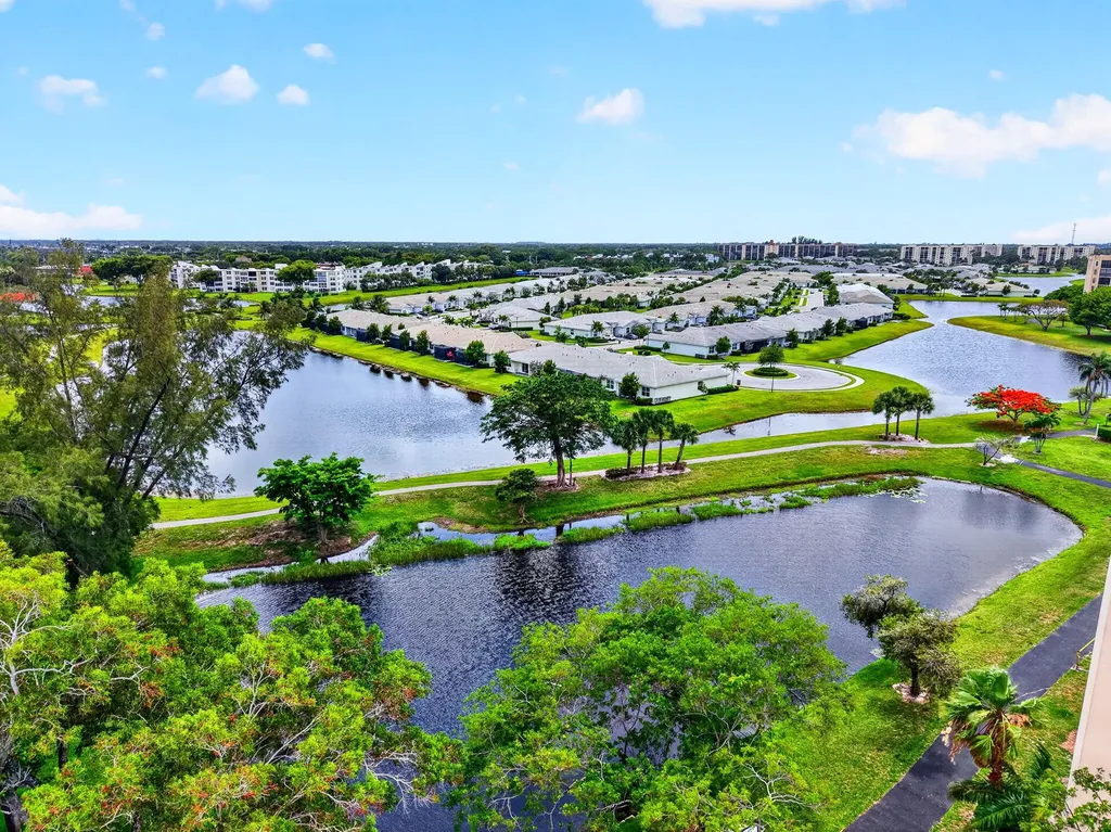 6866 Huntington Lane Delray Beach FL 33446