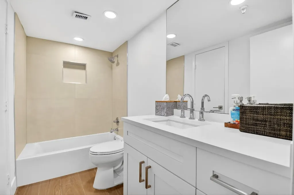 6866 Huntington Lane Delray Beach FL 33446