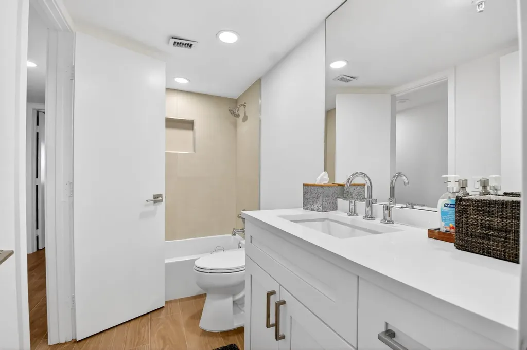 6866 Huntington Lane Delray Beach FL 33446