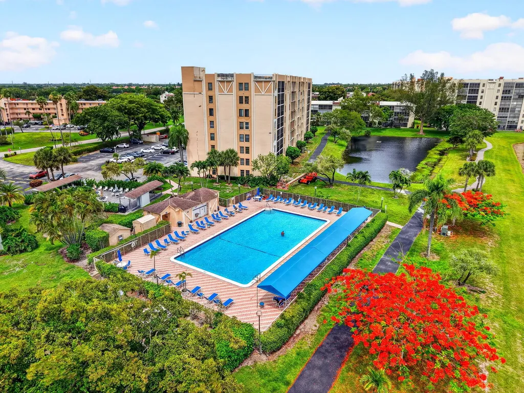 6866 Huntington Lane Delray Beach FL 33446