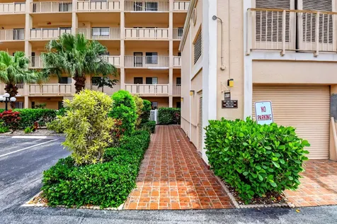 6866 Huntington Lane Delray Beach FL 33446