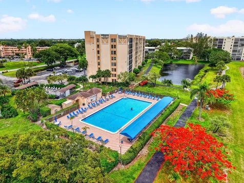6866 Huntington Lane Delray Beach FL 33446