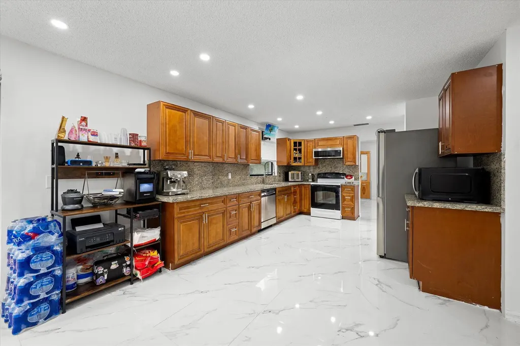 2340 Fairmont Avenue Miramar FL 33025