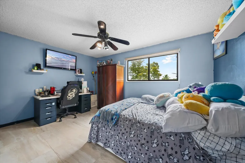 2340 Fairmont Avenue Miramar FL 33025