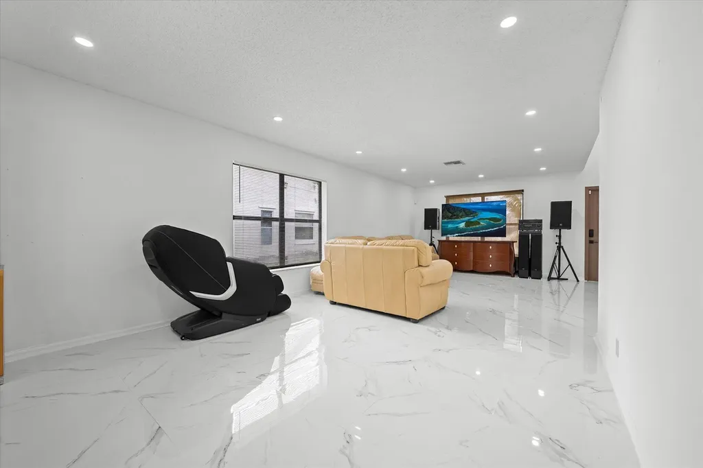 2340 Fairmont Avenue Miramar FL 33025