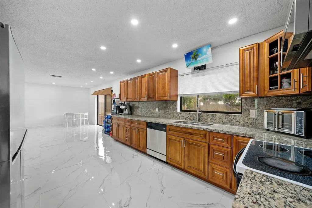 2340 Fairmont Avenue Miramar FL 33025