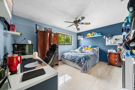 2340 Fairmont Avenue Miramar FL 33025