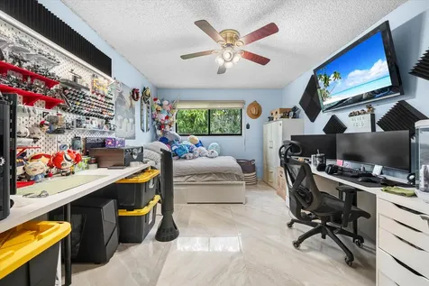 2340 Fairmont Avenue Miramar FL 33025