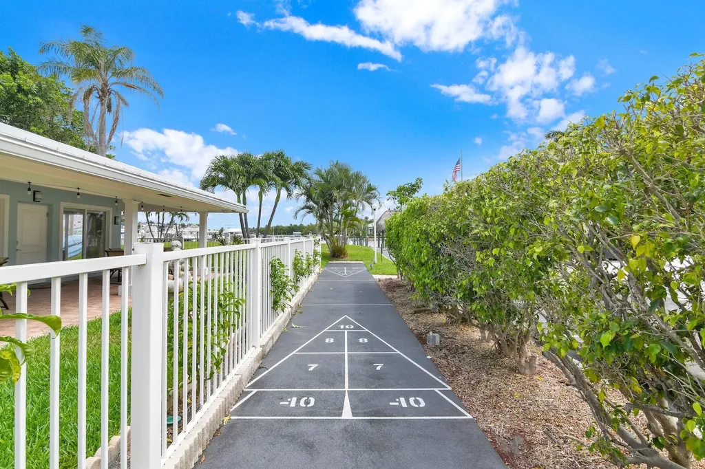 2800 NE 30th Avenue Lighthouse Point FL 33064