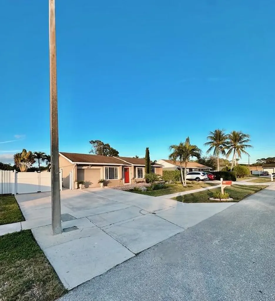 10079 Yeoman Lane Royal Palm Beach FL 33411