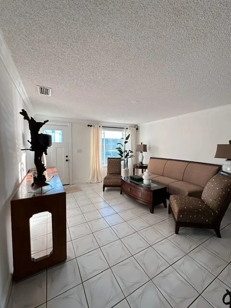 10079 Yeoman Lane Royal Palm Beach FL 33411