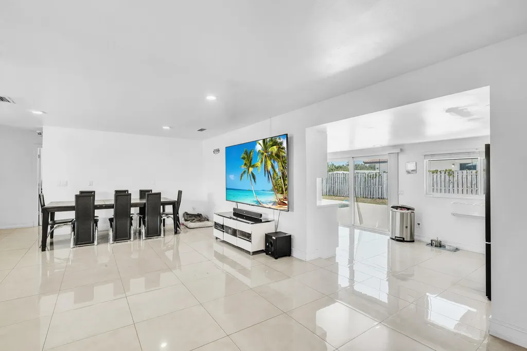 2298 NE 2nd Avenue Boca Raton FL 33431