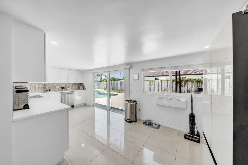 2298 NE 2nd Avenue Boca Raton FL 33431