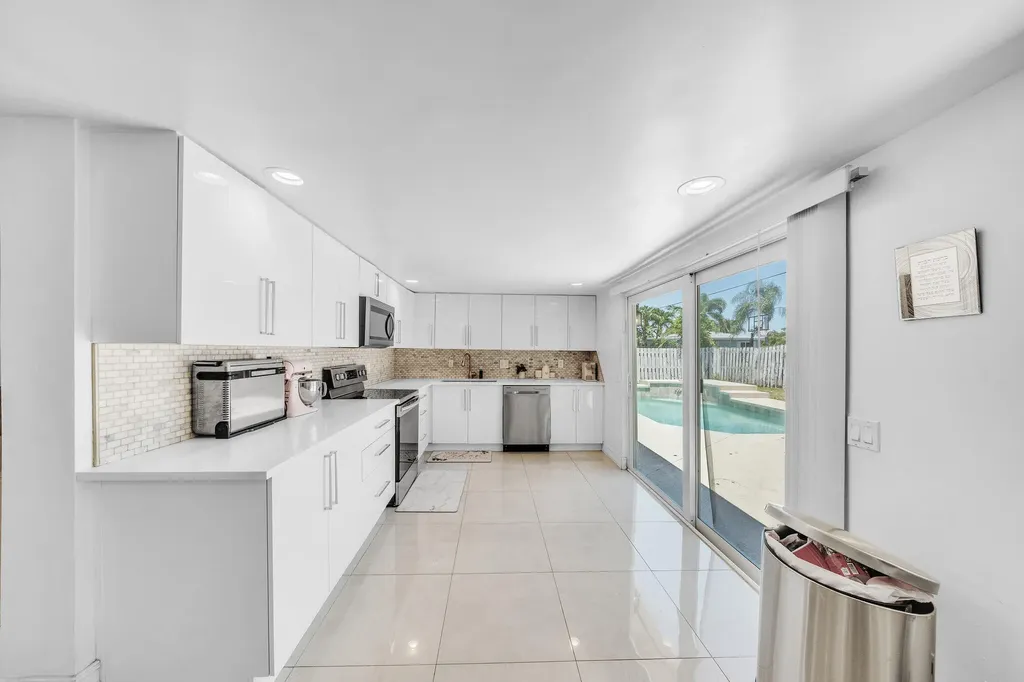 2298 NE 2nd Avenue Boca Raton FL 33431