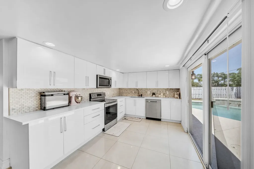 2298 NE 2nd Avenue Boca Raton FL 33431